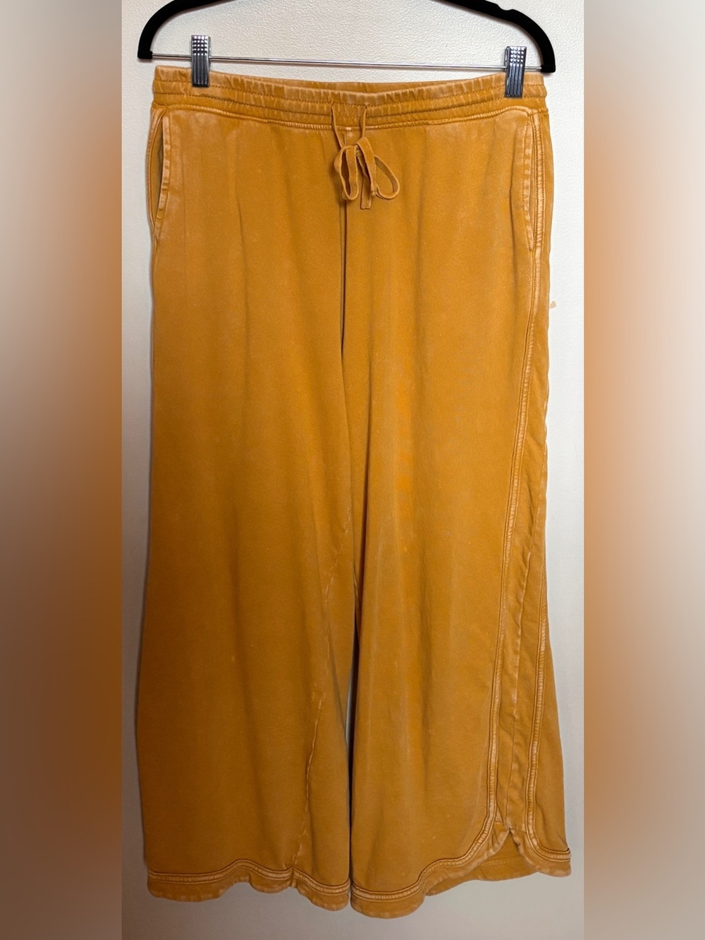 Women’s Three Bird Nest: So Comfy Wide Leg Pant Cropped Length, size Large